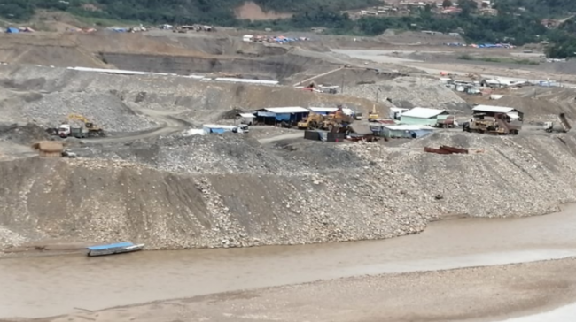 Maquinaria-en-Rio-Mapiri-ANF