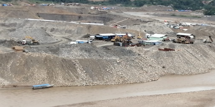 Maquinaria-en-Rio-Mapiri-ANF